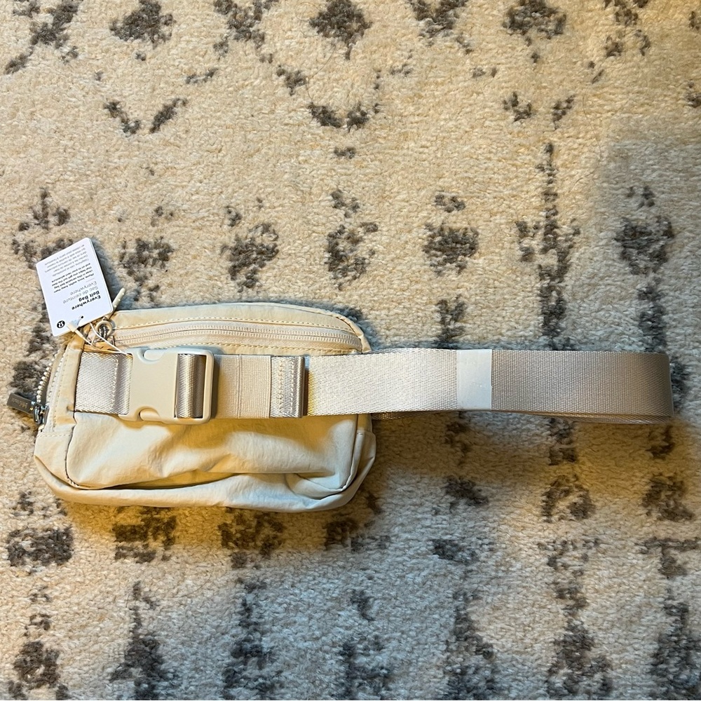 Lululemon Belt Bag in White Opal - Picture 3 of 14